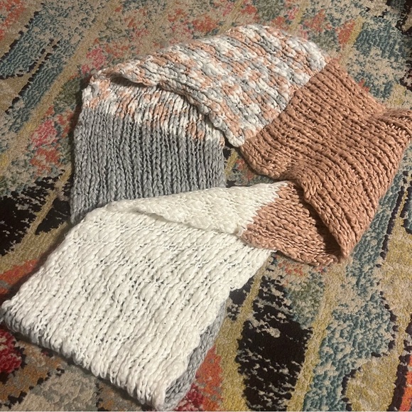 Lauren Conrad infinity scarf - Picture 1 of 4